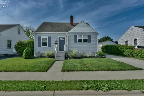 121 Alice St, Port Clinton, OH 43452