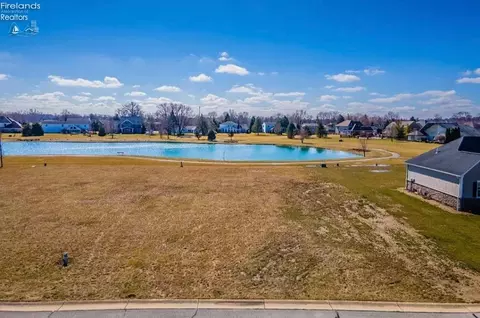 2109 Pinehurst Trl, Fremont, OH 43420