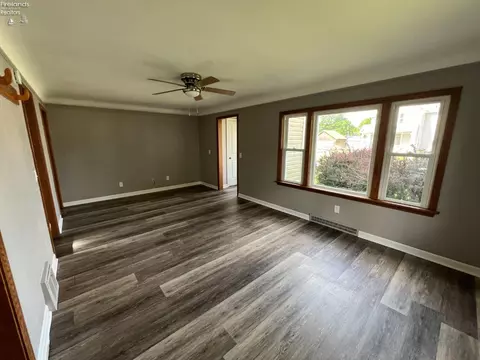 116 Sheffield St, Bellevue, OH 44811 photo 3