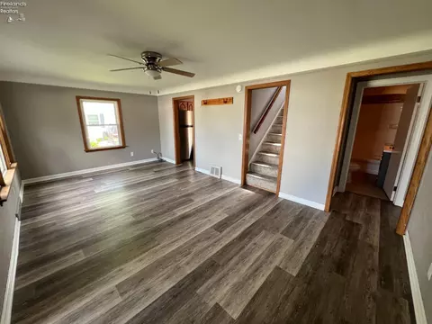 116 Sheffield St, Bellevue, OH 44811 photo 2