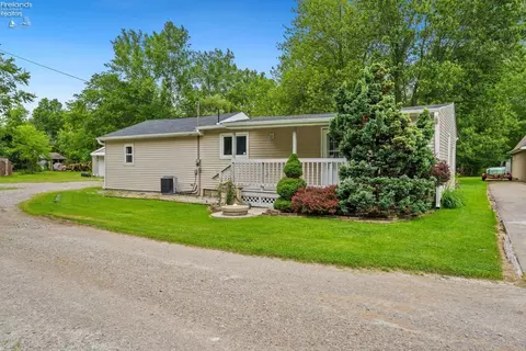 563 S Liz Ln, Port Clinton, OH 43452