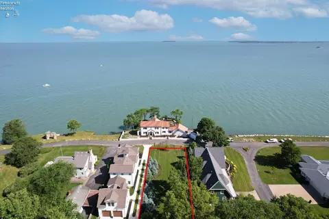 4578 E Cliff Rd, Port Clinton, OH 43452