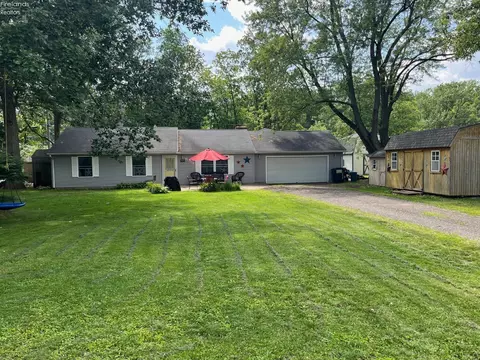 1800 Oak Harbor Rd, Fremont, OH 43420