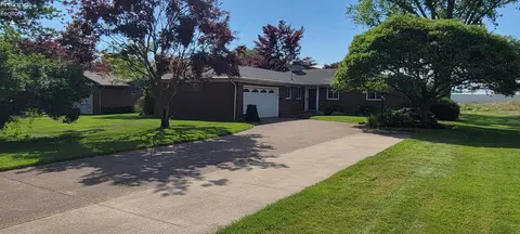 2814 Eastwood Dr, Sandusky, OH 44870