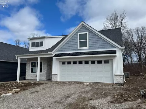 276 N Lighthouse Oval, Marblehead, OH 43440