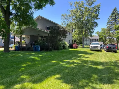 Exterior - 37 Pleasant St, Wakeman, OH 44889 photo 3 of 5