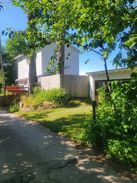 2511 Alpine Trl, Huron, OH 44839 photo 2