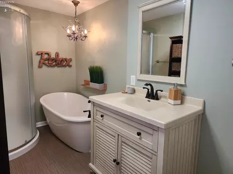 Bath - 1803 Judson Dr, Huron, OH 44839 photo 2 of 3