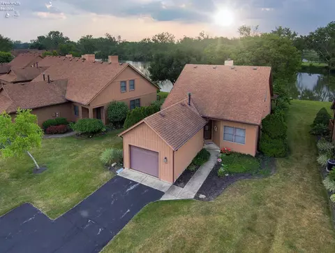 134 N Harbors End Dr #20A, Port Clinton, OH 43452