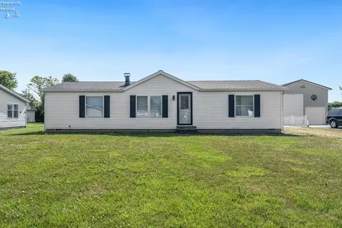 335 Spring Crest Dr, Marblehead, OH 43440 photo 3