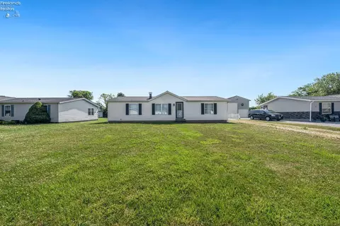 335 Spring Crest Dr, Marblehead, OH 43440 photo 2