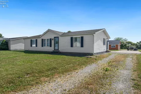 335 Spring Crest Dr, Marblehead, OH 43440