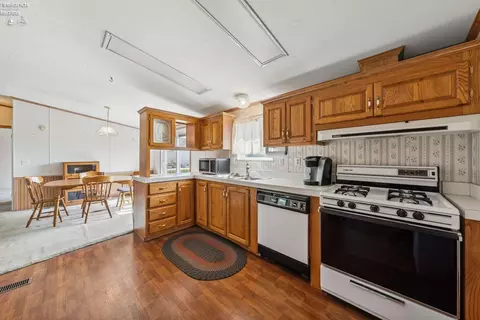 335 Spring Crest Dr, Marblehead, OH 43440 photo 10