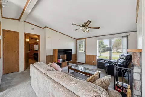 335 Spring Crest Dr, Marblehead, OH 43440 photo 7