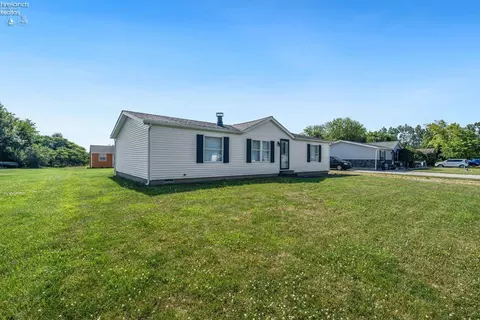 335 Spring Crest Dr, Marblehead, OH 43440 photo 4