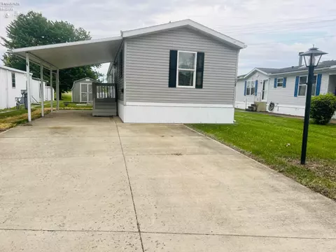 139 Morningside Dr, Port Clinton, OH 43452