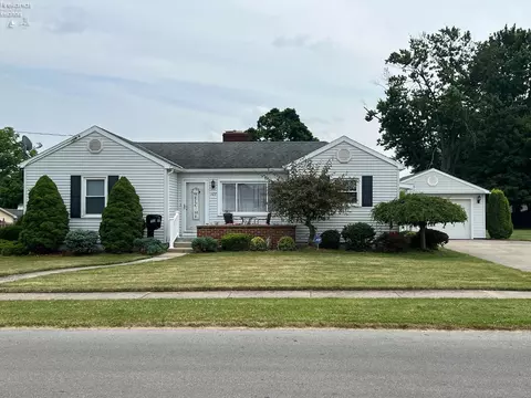 107 Oakland Ave, Bellevue, OH 44811