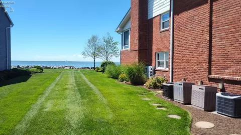 2216 N Carriage Ln #6, Port Clinton, OH 43452