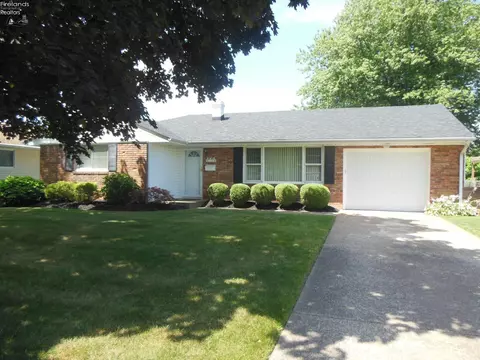 2713 Peterson Ln, Sandusky, OH 44870
