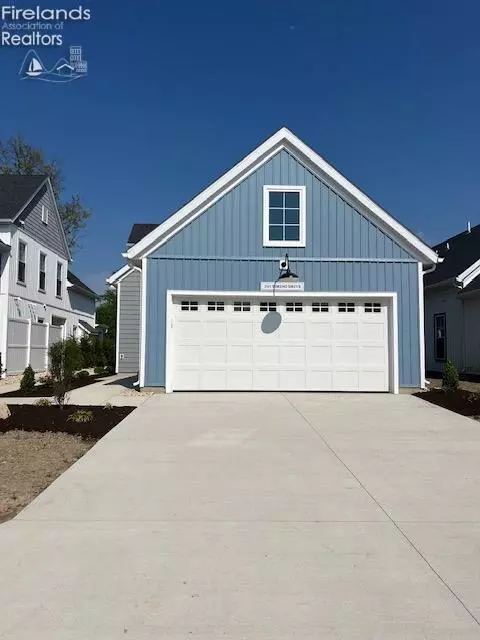 2511 Torino Dr, Port Clinton, OH 43452