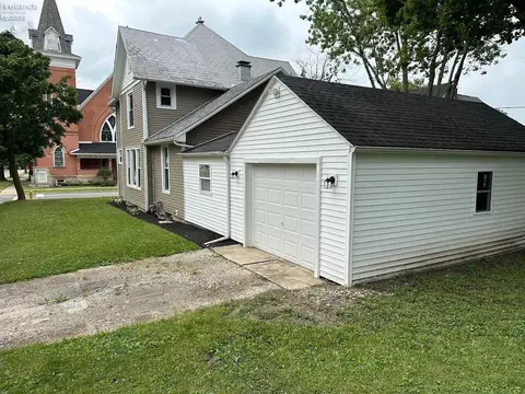 123 W Pearl St, Willard, OH 44890 photo 5