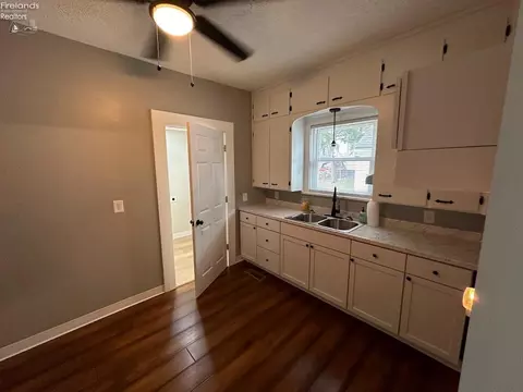 123 W Pearl St, Willard, OH 44890 photo 23