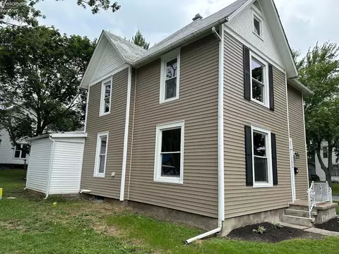 123 W Pearl St, Willard, OH 44890 photo 2