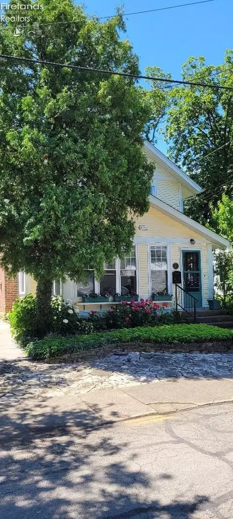 Exterior - 418 E Third St, Lakeside, OH 43440 photo 2 of 10