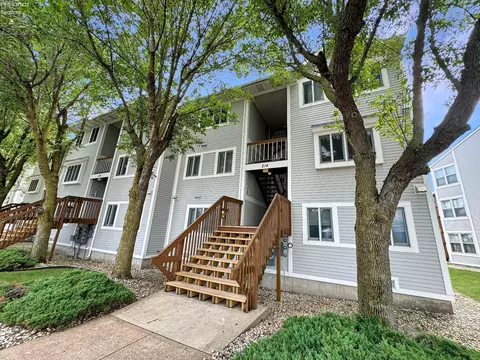 214 W Lakeshore Dr #E, Port Clinton, OH 43452