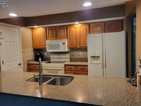 919 Ridgeview Dr, Huron, OH 44839 photo 5