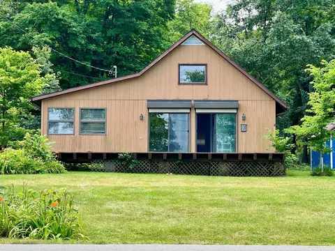 1104 W Lakeshore Dr, Kelleys Island, OH 43438