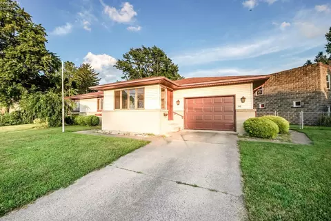 118 E Maple St, Clyde, OH 43410 photo 2
