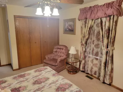 Bedroom - 5499 E Mistic Bay Blvd, Marblehead, OH 43440 photo 5 of 10