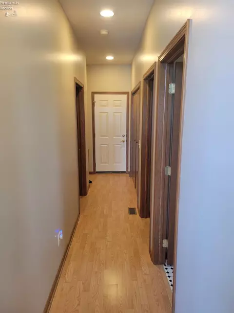 Entry Way - 5499 E Mistic Bay Blvd, Marblehead, OH 43440 photo 4 of 6