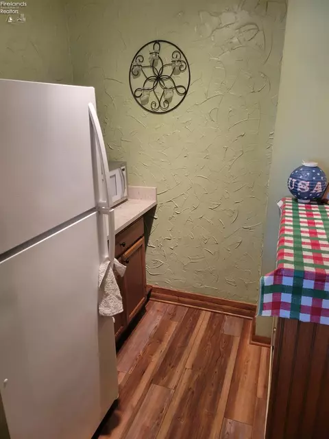 Kitchen - 5499 E Mistic Bay Blvd, Marblehead, OH 43440 photo 6 of 6