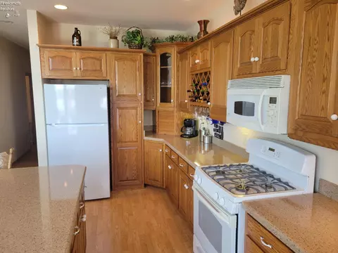 Kitchen - 5499 E Mistic Bay Blvd, Marblehead, OH 43440 photo 3 of 6