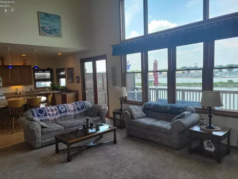 Living - 5499 E Mistic Bay Blvd, Marblehead, OH 43440 photo 3 of 4