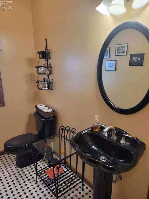 Bath - 5499 E Mistic Bay Blvd, Marblehead, OH 43440 photo 3 of 6
