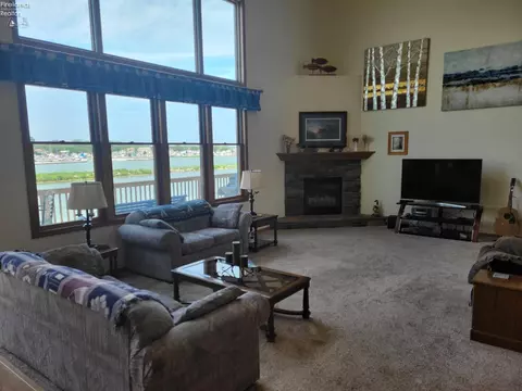 Living - 5499 E Mistic Bay Blvd, Marblehead, OH 43440 photo 2 of 4