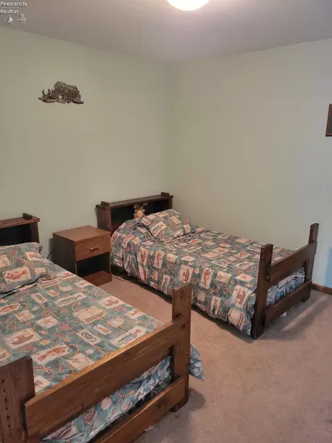 Bedroom - 5499 E Mistic Bay Blvd, Marblehead, OH 43440 photo 9 of 10