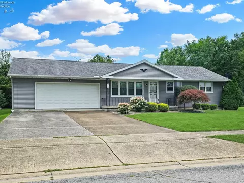 210 Meadow Ln, Clyde, OH 43410