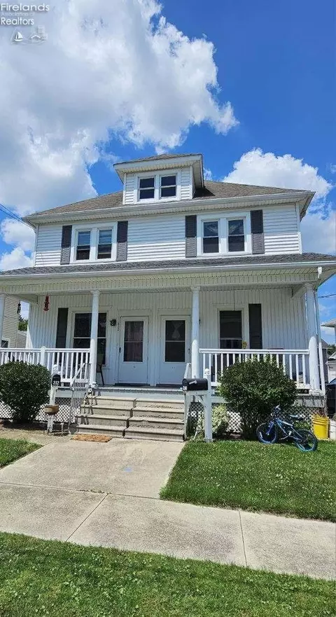 210 York St, Bellevue, OH 44811
