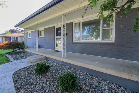 219 Brinker St, Bellevue, OH 44811 photo 2