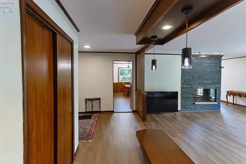 Entry Way - 1205 Riverside Dr, Huron, OH 44839 photo 2 of 2