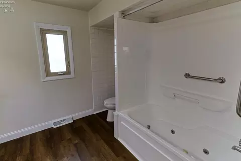 Bath - 1205 Riverside Dr, Huron, OH 44839 photo 1 of 4