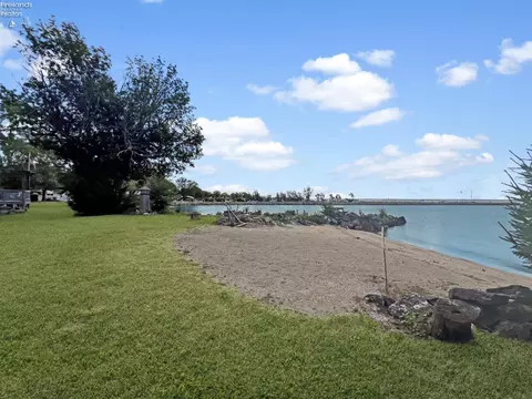 7404 E Bayshore Rd, Marblehead, OH 43440