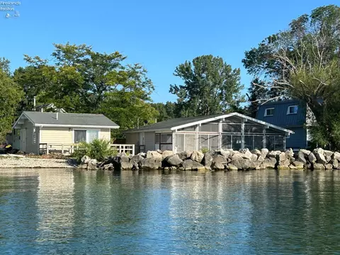 400 Sea Breeze Rd, Middle Bass, OH 43446