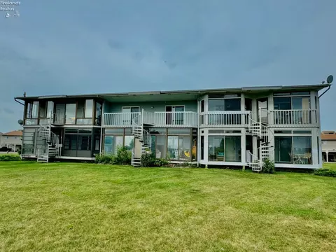 6503 N Harris Harbor Dr, Oak Harbor, OH 43449