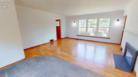 Living - 604 Euclid St, Willard, OH 44890 photo 2 of 5