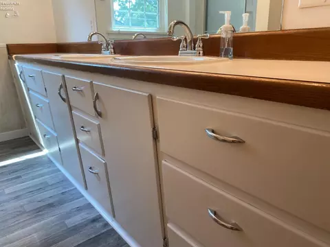 Bath - 604 Euclid St, Willard, OH 44890 photo 3 of 3